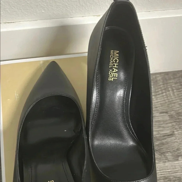 Michael Kors woman black heel 6M NWOT - Picture 6 of 9